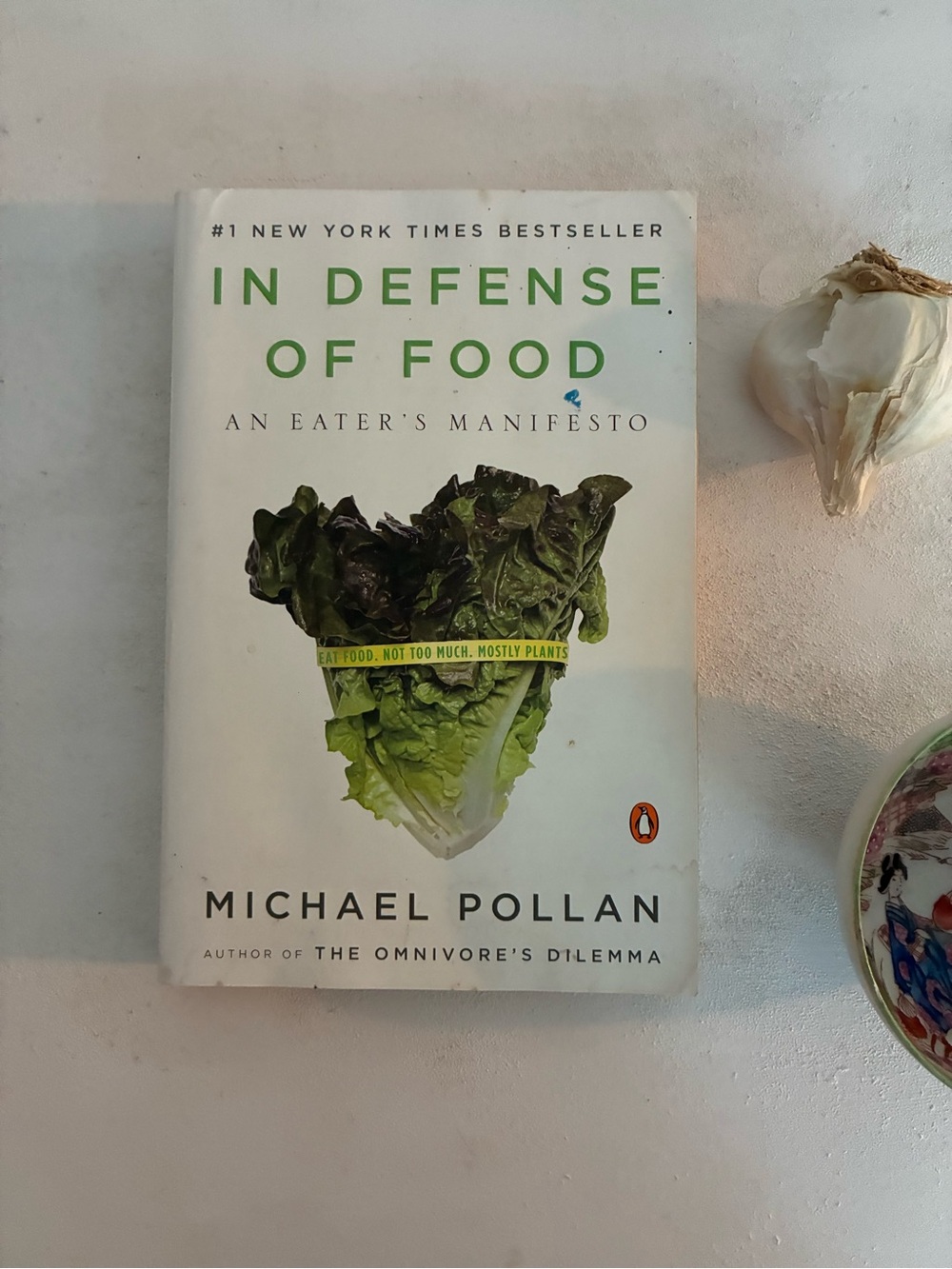 In Defense of Food by Michael Pollan - White & Green Paperback